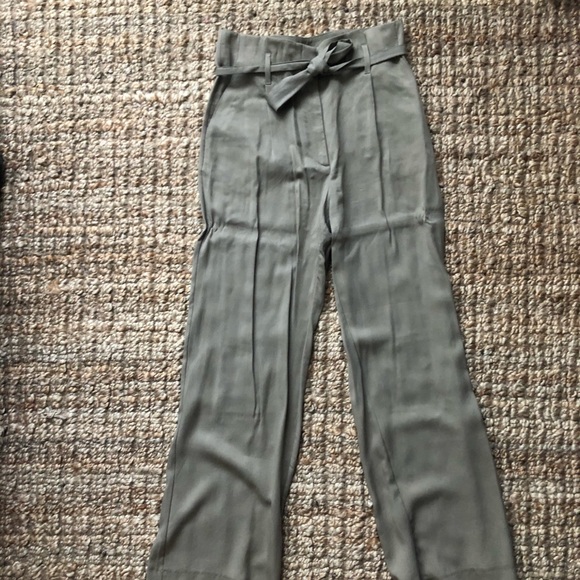 H&M Pants - H&M High Waister Paperbag Pants
